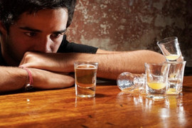 Đỏ mặt khi uống rượu có phải do đào thải cồn chậm? 