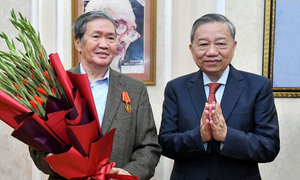 Tổng Bí thư Tô Lâm trao Huân chương Hồ Chí Minh tặng ông Đinh Thế Huynh