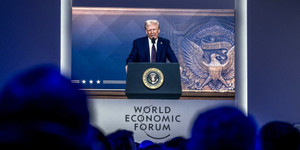 Ông Trump yêu cầu các nước hạ giá dầu, dọa áp thuế nếu không sản xuất tại Mỹ 