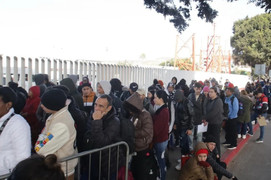 Mỹ bắt giữ, trục xuất hàng trăm người nhập cư bất hợp pháp