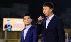 Đi xem Hà Nội FC đấu HAGL, HLV Kim Sang-sik nhận ngay nửa tỷ đồng