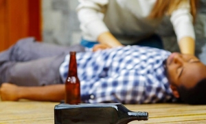 Dấu hiệu và cách xử trí ngộ độc rượu