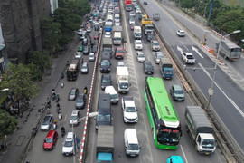 Tạm thời cho ô tô đi vào làn khẩn cấp trên tuyến vành đai 3 TP Hà Nội