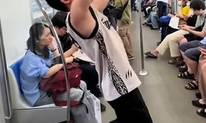 Nam thanh niên hít xà đơn trên Metro số 1: Đơn vị vận hành đề nghị công an xử lý
