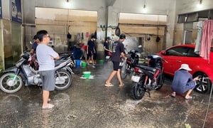 Tiệm rửa xe ở TP.HCM bỏ túi cả chục triệu đồng mỗi ngày giáp Tết