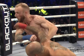 Cận cảnh võ sĩ Mỹ tung cú đấm ngàn cân khiến đối thủ bất tỉnh tại chỗ