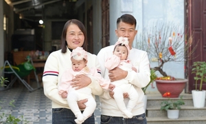 Tết đầu tiên có con của cặp vợ chồng hiếm muộn hơn một thập kỷ