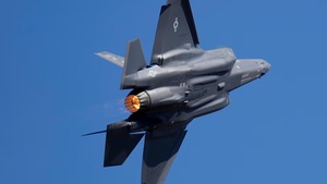 Phi công F-35 Mỹ thoát nạn trong gang tấc khi máy bay rơi