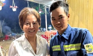 Công nhân môi trường tìm lại trang sức trị giá 1 tỷ đồng cho người dân vứt nhầm