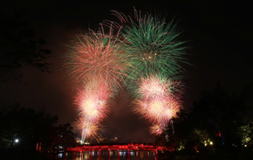 Việt Nam đón giao thừa, chào năm mới Ất Tỵ 2025