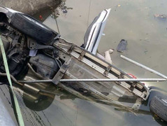 Xe ô tô lao xuống sông ở Nam Định, 7 người tử vong