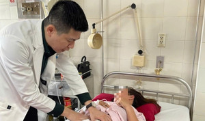 Cứu bệnh nhân bị xương cá đâm thủng ruột non trong đêm Giao thừa