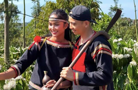 H'Hen Niê đưa bạn trai về ra mắt gia đình