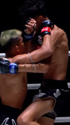 'Thần cước' Muay Thái hạ knock-out nhà vô địch thế giới ngay trong hiệp đầu tiên
