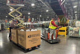 Mỹ tiếp tục nhận bưu kiện từ Trung Quốc