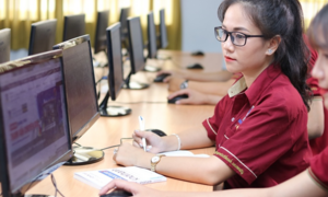 Nhiều trường cho sinh viên học trực tuyến, nghỉ Tết thêm 3 tuần