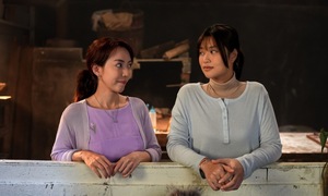 Phim 'Nụ hôn bạc tỷ' lội ngược dòng, vượt mốc 70 tỷ đồng sau một tuần 