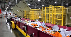 Mỹ dừng nhận bưu kiện từ Trung Quốc