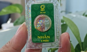 Khách TP.HCM chen nhau mua vàng đón Thần Tài sớm, mỗi người chỉ được sắm nửa chỉ