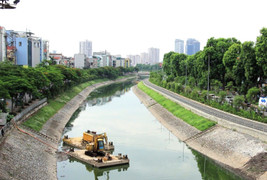 Chủ tịch Hà Nội giao triển khai giải pháp lấy nước sông Hồng bổ cập sông Tô Lịch