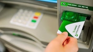 Cách rút tiền với thẻ ATM Vietcombank lần đầu
