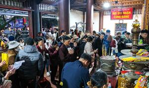 Kiệt sức vì KPI 'đè trĩu cổ' nhưng công ty vẫn bắt đi du xuân, lễ đền đầu năm