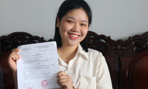Nữ thạc sĩ và cô gái học sư phạm âm nhạc viết đơn tình nguyện nhập ngũ