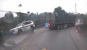 Xử phạt tài xế ô tô đầu kéo cản trở xe ưu tiên ở Tuyên Quang