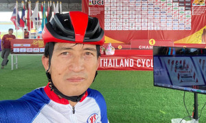 Xe đạp bị cháy phải đi mượn, VĐV Việt Nam 61 tuổi giành HCV châu Á