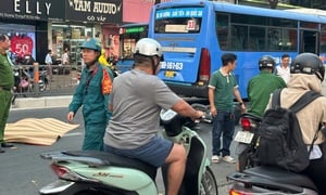 Tai nạn liên hoàn, tài xế xe ôm công nghệ bị xe buýt cán tử vong