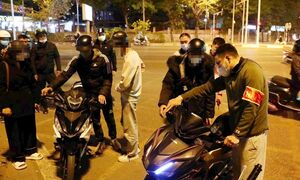 Xe máy nẹt pô liên tục trong khu đông dân cư bị phạt bao nhiêu tiền?