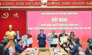 28 cán bộ Ban Tuyên giáo và Dân vận Trung ương tự nguyện xin nghỉ hưu trước tuổi