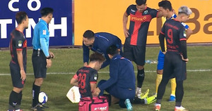 Hoàng Đức báo tin vui, HLV Kim Sang-sik vơi nỗi lo ở tuyển Việt Nam