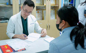 Thức đêm, vượt hàng trăm cây số tới Bệnh viện Bưu điện 'tìm con'