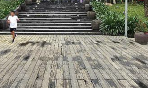 Cầu gỗ lim ở Huế xuất hiện nhiều vị trí mục nát