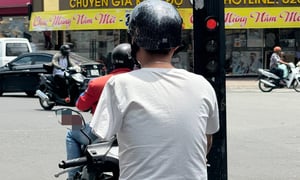 Người bị khuyết tật một bàn tay có được lái xe?