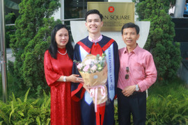 Thủ khoa Học viện Ngoại giao viết đơn xin nhập ngũ 