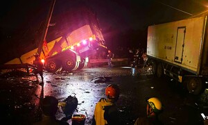 Ba xe tải tông liên hoàn, 5 người bị thương ở Bình Định