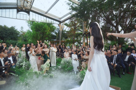 Hồ Quỳnh Hương bắt được hoa cưới trong lễ thành đôi của Vũ Cát Tường