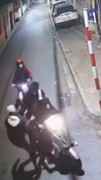 Bắt 3 kẻ chặn xe cướp tài sản của cô gái ở Hà Nội