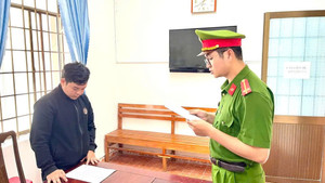 Tông 2 cha con thương vong, tài xế xe tải bỏ trốn