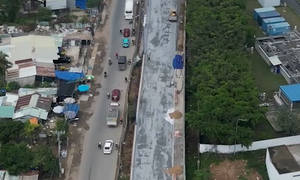 Cầu 700 tỷ đồng ở cửa ngõ phía Tây TP.HCM sắp thông xe sau 4 năm 'đắp chiếu'
