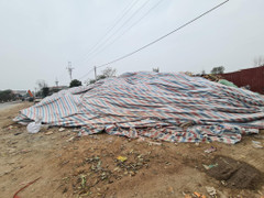 Vì sao 'núi' bánh kẹo lạ bị xả thải ở La Phù chưa được xử lý?