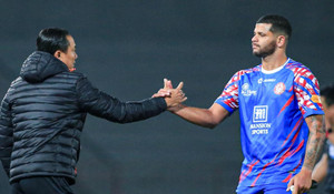 Ngoại binh V.League mất việc sau 11 ngày