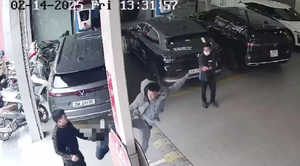 Dân mạng lên án tài xế đạp vào đầu người khác: Gây tai nạn còn dở thói côn đồ