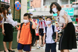 Phụ huynh loay hoay đón con sớm sau quy định cấm dạy thêm, Bộ GD&ĐT nói gì?