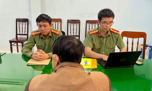 Chia sẻ bài viết xúc phạm lãnh đạo, người đàn ông bị phạt 7,5 triệu đồng