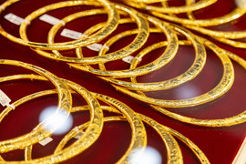 Giá vàng hôm nay 20/2: Trụ vững trên đỉnh cao lịch sử