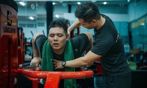 Ngủ cũng sợ tắt thở, chàng trai lên núi giảm 75kg trong 12 tháng