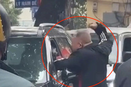 Vì sao chưa xử lý kẻ côn đồ đấm tài xế ở phố cổ Hà Nội?